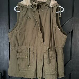 Women’s fur lines vest